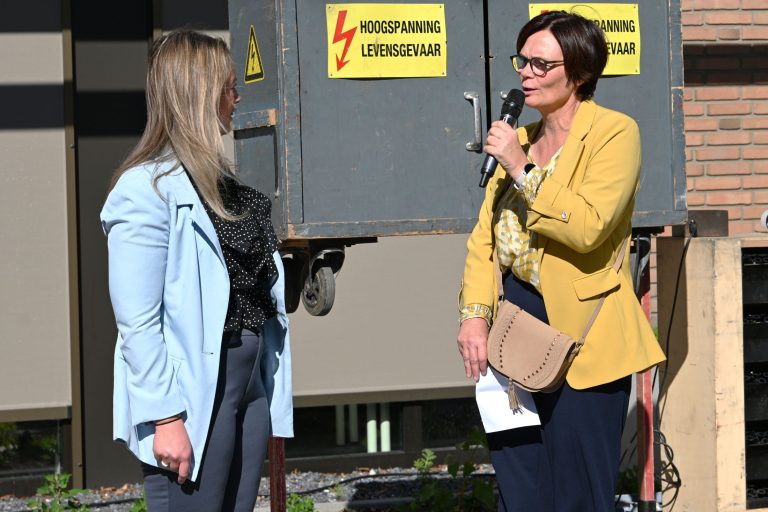 VM Janine Kruithof en Directeur de Stuifhoek Hanneke Meulblok_web